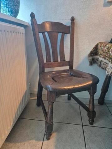 4 eiken houten stoelen met leren bekleding beschikbaar voor biedingen