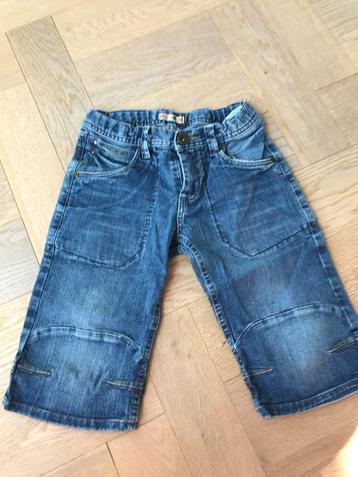 stoere nog erg nette korte spijkerbroek CKS mt 10 = 134/140 beschikbaar voor biedingen