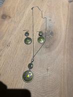 Vintage Avon Keltische ketting en oorbellen set., Ophalen of Verzenden, Zo goed als nieuw, Groen, Overige materialen