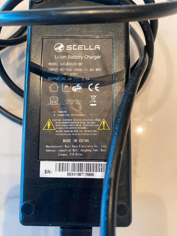 Stella e-bike oplader, Fietsen en Brommers, Fietsaccessoires | Fietsaccu's, Zo goed als nieuw, Ophalen