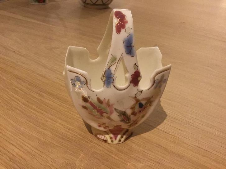 Oud Schaaltje met Handvat en Bloemen, Antiek en Kunst, Antiek | Porselein, Ophalen of Verzenden