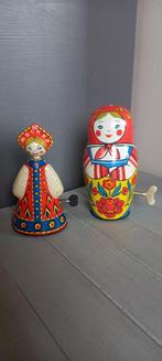 Wind up Opwindbare dansende matroesjka tin toys ( blik).