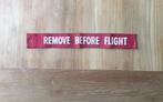 Orginele grote canvas: Remove before flight tag Fokker F28, Ophalen of Verzenden, Zo goed als nieuw, Patch, Badge of Embleem