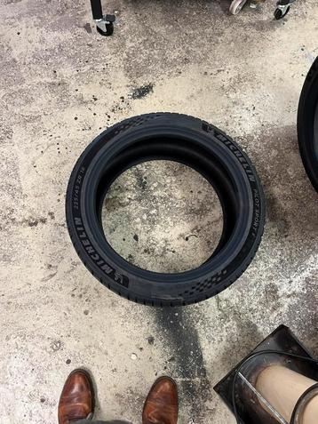 Michelin Pilot sport 4 225 45 18. Bijna nieuw beschikbaar voor biedingen