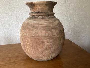 Mooie houten kruik / vaas / pot beschikbaar voor biedingen