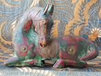Mooi antiek Oosters paard van hout en latoen koper 22 cm., Antiek en Kunst, Kunst | Niet-Westerse kunst, Ophalen of Verzenden
