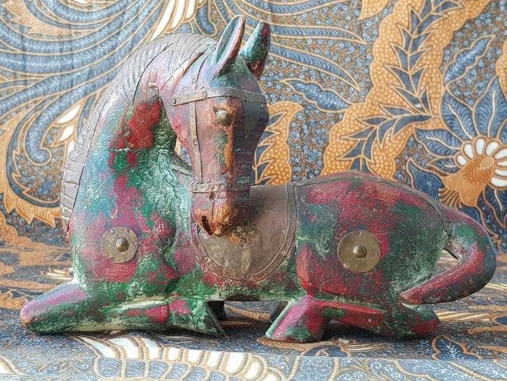 Mooi antiek Oosters paard van hout en latoen koper 22 cm., Antiek en Kunst, Kunst | Niet-Westerse kunst, Ophalen of Verzenden