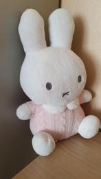 Nijntje Miffy knuffel. 27-30cm hoog. Met rammelaar., Ophalen of Verzenden, Zo goed als nieuw, Konijn