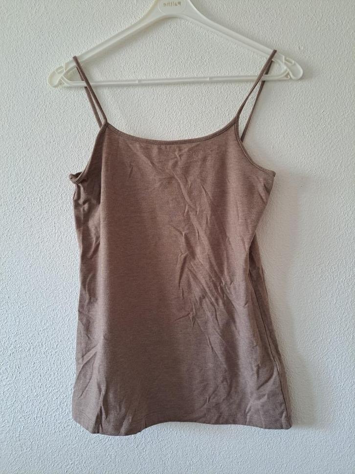beige atmosphere top maat 42, Kleding | Dames, Tops, Zo goed als nieuw, Maat 42/44 (L), Beige, Zonder mouw, Ophalen of Verzenden
