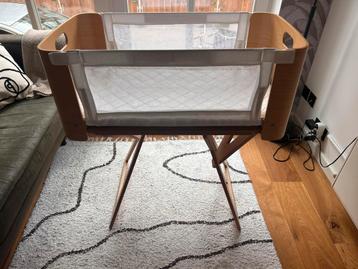 Bednest met originele tas beschikbaar voor biedingen