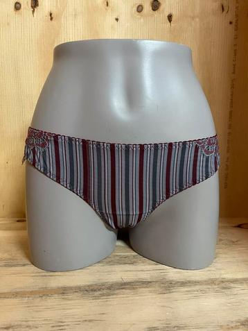 Twinset brazilian maat 38 model cut red beschikbaar voor biedingen