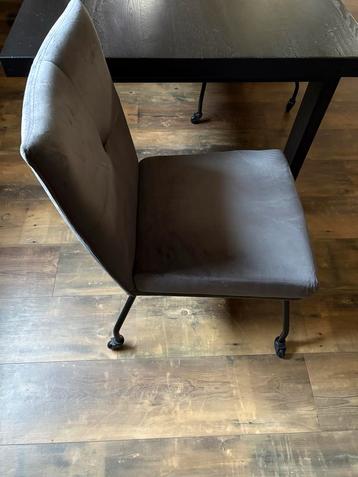 Set van 3 grijze eetkamerstoelen op wielen beschikbaar voor biedingen