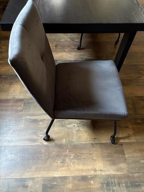 Set van 3 grijze eetkamerstoelen op wielen, Huis en Inrichting, Stoelen, Gebruikt, Drie, Metaal, Grijs, Ophalen