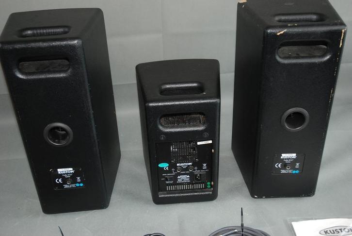 Kustom Mini Geluidsinstallatie met twee boxen, echo + kabels, Muziek en Instrumenten, Instrumenten | Onderdelen, Gebruikt, Overige instrumenten