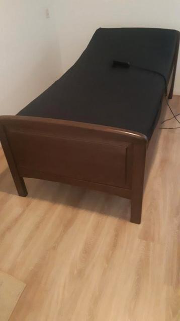 Mooi elektronisch verstelbaar bed 90x200 beschikbaar voor biedingen