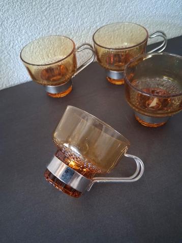 Retro Amber glazen Kleurige Kopjes met metalen houder beschikbaar voor biedingen