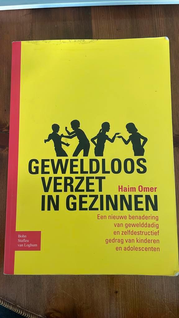 H. Omer - Geweldloos verzet in gezinnen, Boeken, Psychologie, Zo goed als nieuw, Ontwikkelingspsychologie, Ophalen of Verzenden