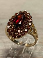 Prachtige 9 karaat gouden ring met granaten, Verzenden, Zo goed als nieuw, 17 tot 18, Dame