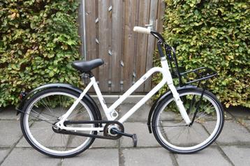 Batavus meisjesfiets 26inch zwart wit transporter beschikbaar voor biedingen