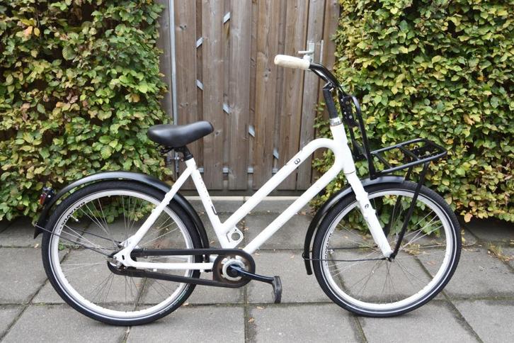 Batavus meisjesfiets 26inch zwart wit transporter, Fietsen en Brommers, Fietsen | Meisjes, Gebruikt, 26 inch of meer, Ophalen