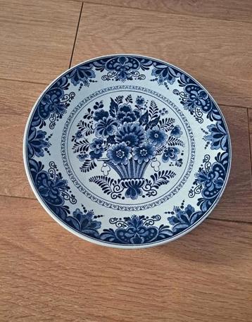 Delfts Blauw Wandbord met Bloemen beschikbaar voor biedingen