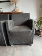 4 grijze stoffen eetkamersfauteuils met wieltjes, Huis en Inrichting, Fauteuils, Ophalen, Gebruikt, 75 tot 100 cm, 50 tot 75 cm