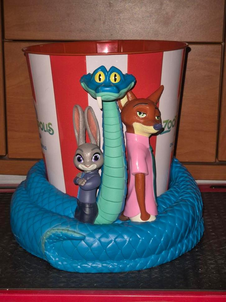 Zootropolis 2 Popcorn Bucket + Gary, Judy, Nick houder, Verzamelen, Disney, Zo goed als nieuw, Beeldje of Figuurtje, Overige figuren