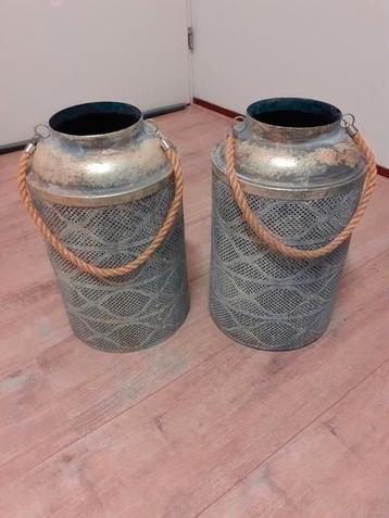 Metalen siervaas /windlicht, spiegels, wandplankje ,plaid ea beschikbaar voor biedingen