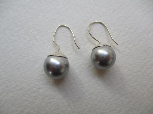 Zilveren hang oorbellen licht grijze parel/bol echt zilver, Sieraden, Tassen en Uiterlijk, Oorbellen, Zo goed als nieuw, Hangers