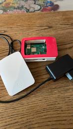 Raspberry Pi 3B+ met voeding en behuizing en 32GB SD, Ophalen of Verzenden, Zo goed als nieuw