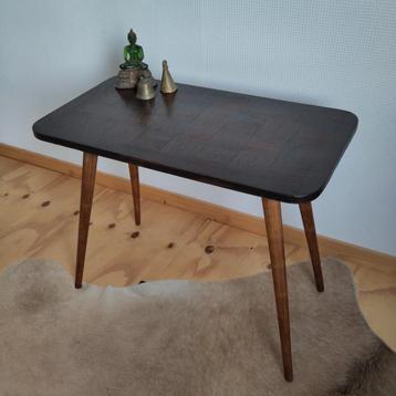 Retro jaren 70 bijzettafel hout met fineer inleg  beschikbaar voor biedingen