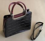 zwarte tas met donker rode accenten, Sieraden, Tassen en Uiterlijk, Tassen | Damestassen, Ophalen of Verzenden, Zo goed als nieuw