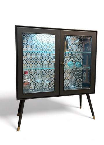 Mid Century Modern vitrinekast in grijs met goud beschikbaar voor biedingen