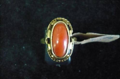 14 krt 585 gouden dames ring met bloedkoraal steen maat 17.5, Sieraden, Tassen en Uiterlijk, Ringen, Gebruikt, Dame, 17 tot 18
