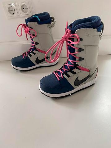 Nike Vapen Snowboardschoen 38,5 roze paars beschikbaar voor biedingen