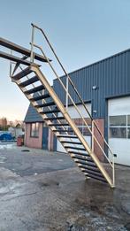 Stalen trap beige. Hoog 3,25mtr. Nog008, Doe-het-zelf en Verbouw, Ophalen of Verzenden, Zo goed als nieuw, Trap