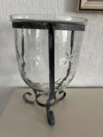 Glazen vaas/ stolp gegraveerd in metalen houder, Ophalen, Gebruikt, Overige kleuren, Glas