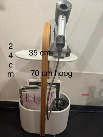 Kapsalon Tafeltje beschikbaar voor biedingen