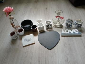 Diverse decoratie set beschikbaar voor biedingen