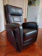 Mooie zwarte relax fauteuil/ sta-op fauteuil, Huis en Inrichting, Fauteuils, Ophalen, Gebruikt, 75 tot 100 cm, 50 tot 75 cm