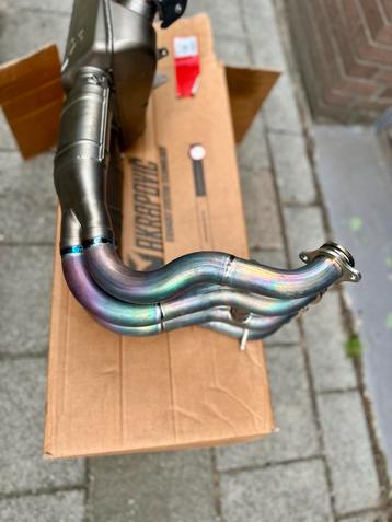 Akrapovic Uitlaatsysteem beschikbaar voor biedingen