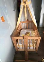 Mooie wieg Met gele bekleding . Eventueel als poppenwieg, Ophalen, Wieg