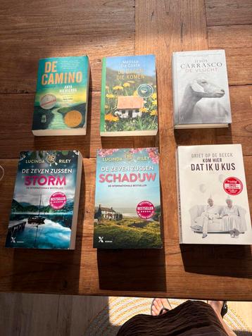 Set.van 6 recente boeken, oa literiaire romans beschikbaar voor biedingen