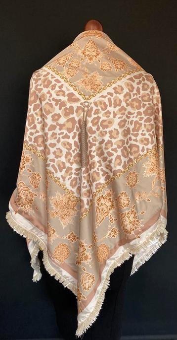 Katherina Loretta grote Omslagdoek/Sjaal beschikbaar voor biedingen