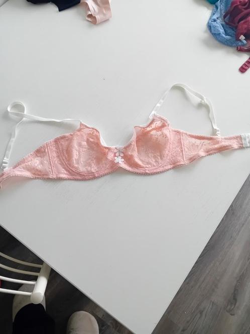 *** Mooie roze kanten bh met bloemetjes ***, Kleding | Dames, Ondergoed en Lingerie, BH, Roze, Ophalen of Verzenden