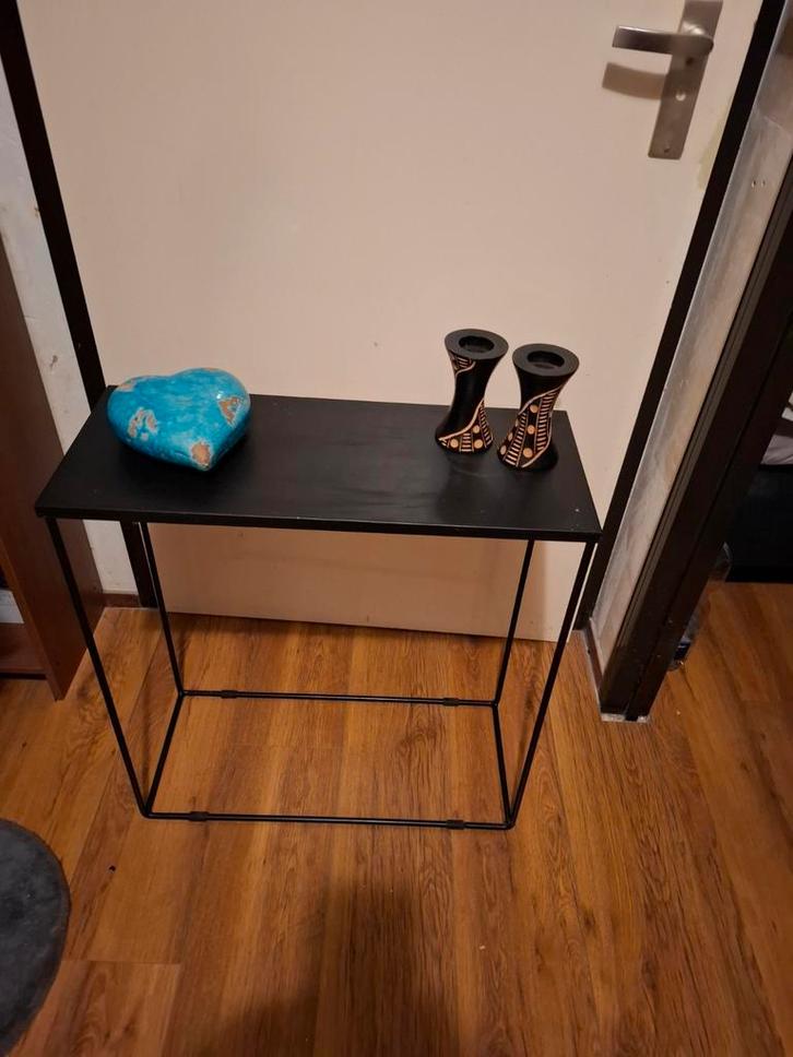 Zwarte metalen bijzettafel 60x25x65cm, Huis en Inrichting, Tafels | Bijzettafels, Gebruikt, Rechthoekig, 60 cm of meer, 55 tot 75 cm