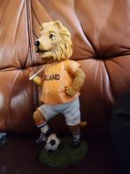 Oranje Leeuw Voetbalbeeld, Tuin en Terras, Tuinbeelden, Ophalen, Zo goed als nieuw, Kunststof, Dierenbeeld