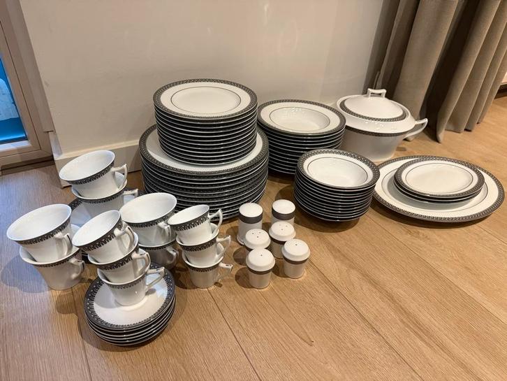 Compleet 84-delig serviesset voor 12 personen - Nieuw!, Huis en Inrichting, Keuken | Servies, Nieuw, Compleet servies, Effen, Porselein