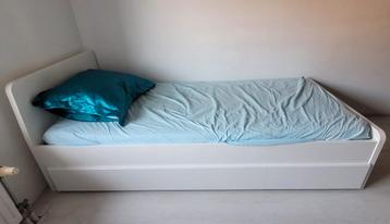 bed met lades