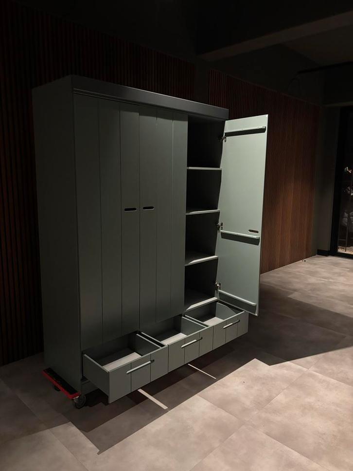 Olijfgroene Houten Kledingkast - 140x55x195cm, Huis en Inrichting, Kasten | Kledingkasten, Gebruikt, 150 tot 200 cm, 100 tot 150 cm